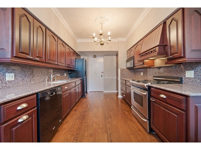 1000 N Lake Shore Plz #28B