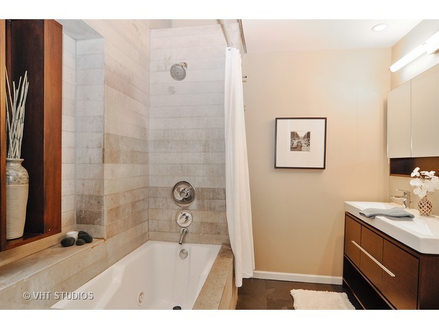 1445 N State Pkwy #2604