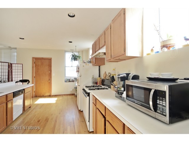 For Sale: 348 W Wendell St #APT 4 Chicago, IL 60610