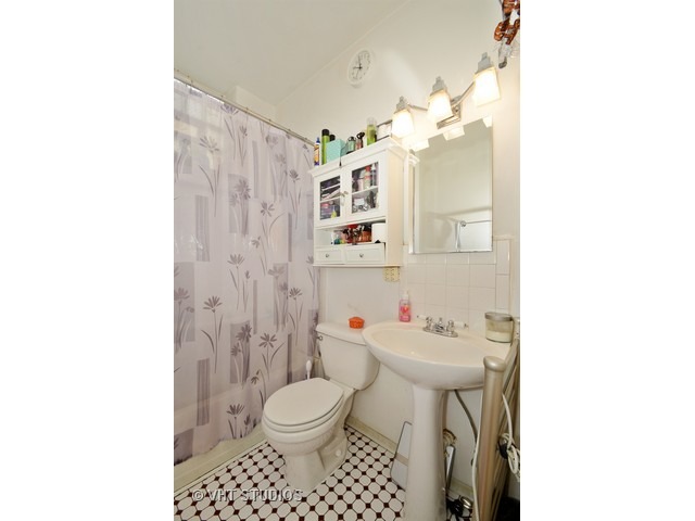 For Sale: 348 W Wendell St #APT 4 Chicago, IL 60610