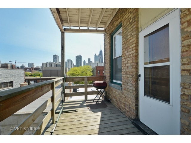 For Sale: 348 W Wendell St #APT 4 Chicago, IL 60610