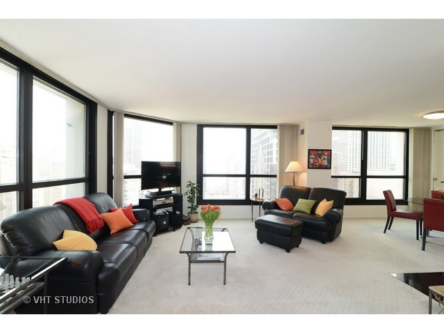 For Sale: 1030 N State St #APT 13E Chicago, IL 60610