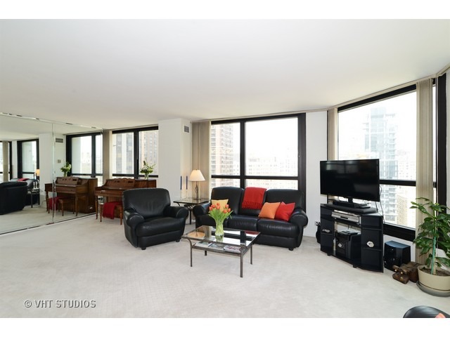 For Sale: 1030 N State St #APT 13E Chicago, IL 60610