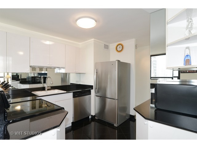 For Sale: 1030 N State St #APT 13E Chicago, IL 60610