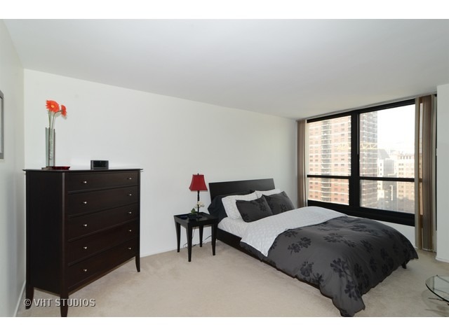 For Sale: 1030 N State St #APT 13E Chicago, IL 60610