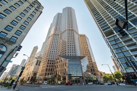10 E Delaware Pl #9C