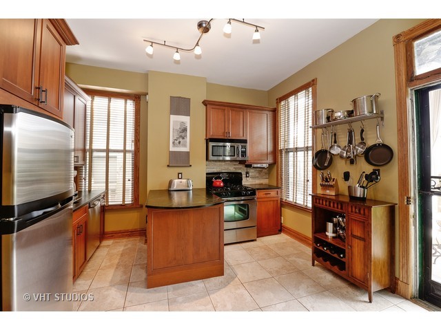 4410 N Hermitage Ave #3E