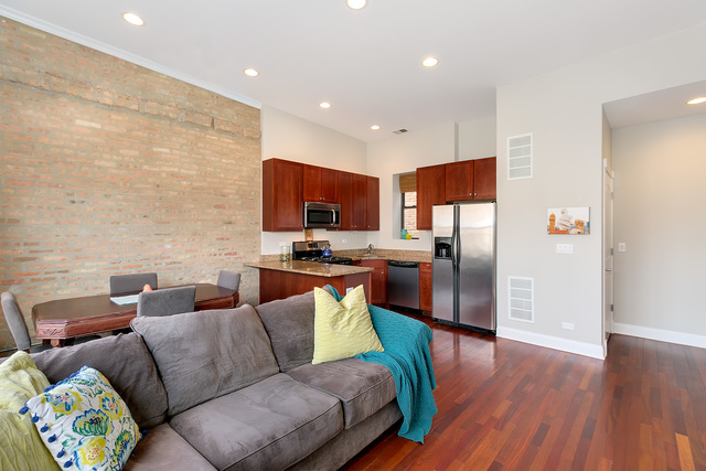 3737 N Leavitt St #2N
