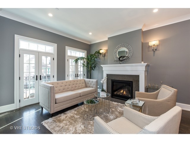 1917 W Warner Ave