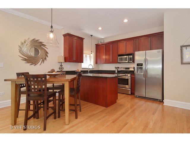 4003 N Greenview Ave #3N