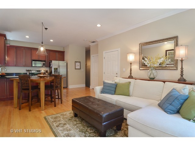 4003 N Greenview Ave #3N