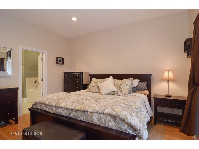 4003 N Greenview Ave #3N