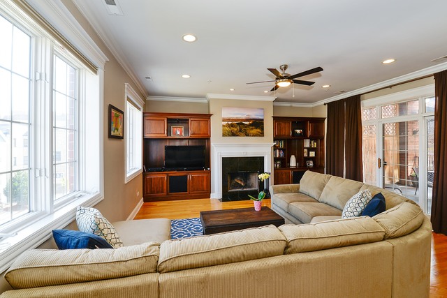 3841 N Southport Ave #4