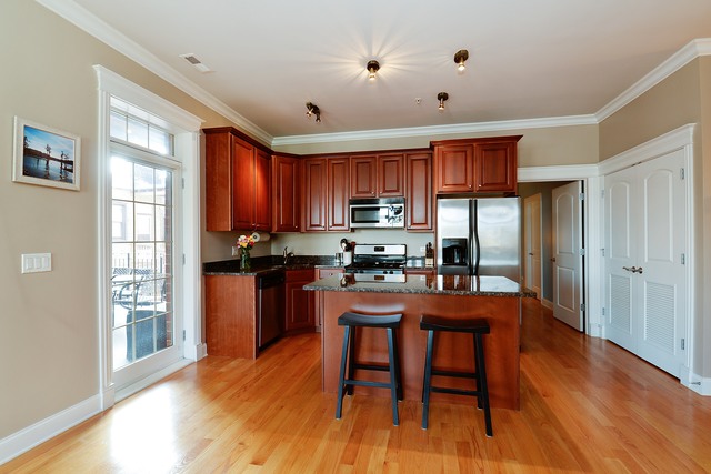 3841 N Southport Ave #4