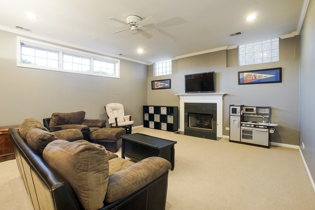 For Sale: 1123 W Grace St #APT 1E Chicago, IL 60613