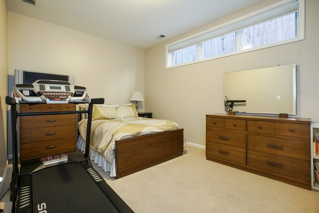 For Sale: 1123 W Grace St #APT 1E Chicago, IL 60613