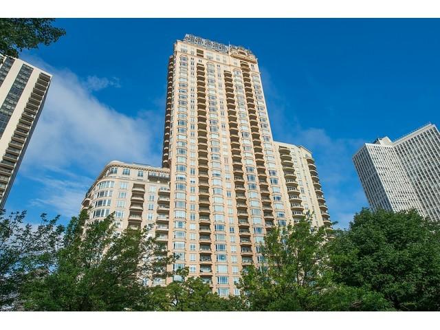 706 W Briar Pl #2