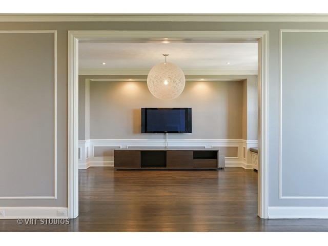 For Sale: 399 W Fullerton Pkwy #APT 8W Chicago, IL 60614
