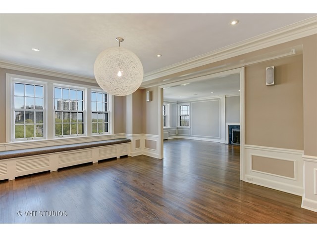 For Sale: 399 W Fullerton Pkwy #APT 8W Chicago, IL 60614