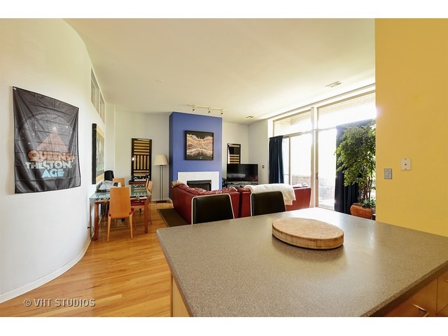 For Sale: 1350 W Fullerton Ave #208 Chicago, IL 60614
