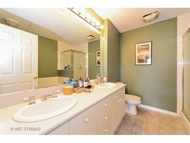 For Sale: 1350 W Fullerton Ave #208 Chicago, IL 60614