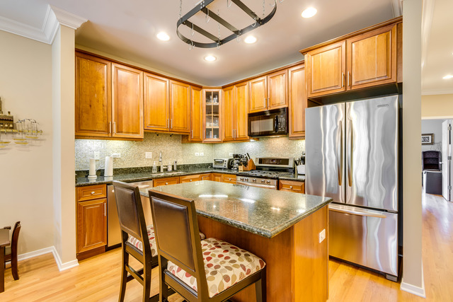 For Sale: 2756 N Wolcott Ave #1S Chicago, IL 60614