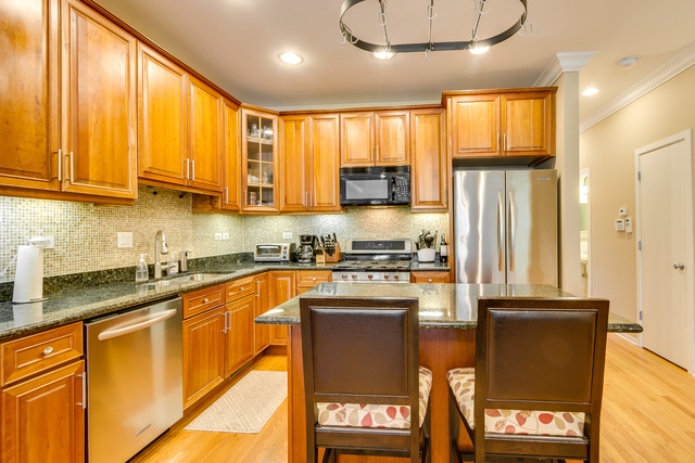 For Sale: 2756 N Wolcott Ave #1S Chicago, IL 60614
