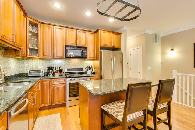 For Sale: 2756 N Wolcott Ave #1S Chicago, IL 60614