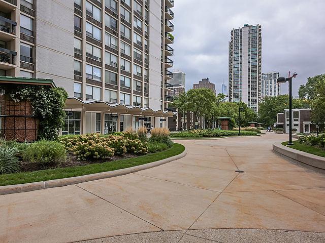 1749 N Wells St #1805