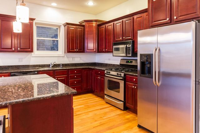 4828 S St Lawrence Ave #3