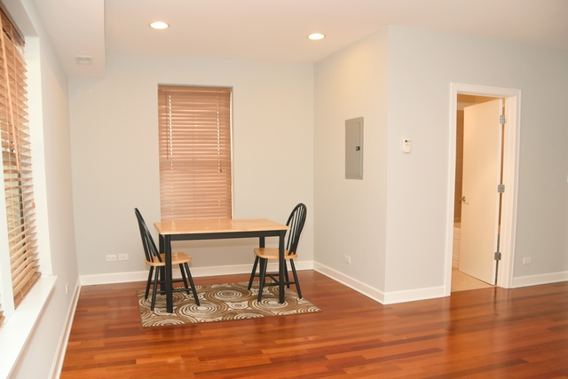 4258 W Lawrence Ave #2S