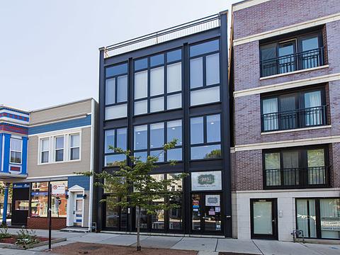 2044 W Roscoe St #2S