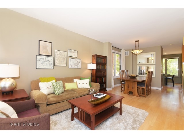 For Sale: 2910 N Riverwalk Dr Chicago, IL 60618