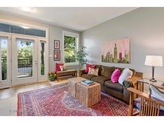 For Sale: 2910 N Riverwalk Dr Chicago, IL 60618