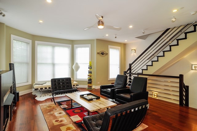 For Sale: 3021 W Cornelia Ave Chicago, IL 60618