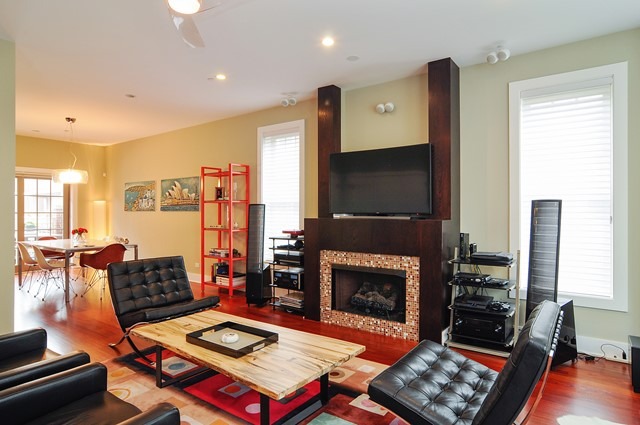For Sale: 3021 W Cornelia Ave Chicago, IL 60618