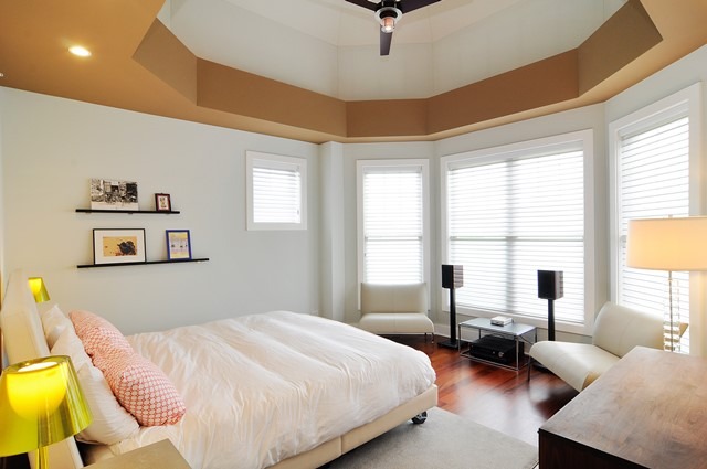 For Sale: 3021 W Cornelia Ave Chicago, IL 60618