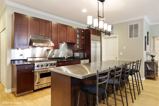 For Sale: 810 N Wolcott Ave #2B Chicago, IL 60622