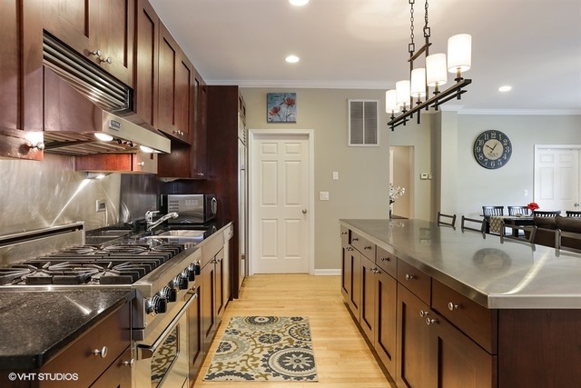 For Sale: 810 N Wolcott Ave #2B Chicago, IL 60622