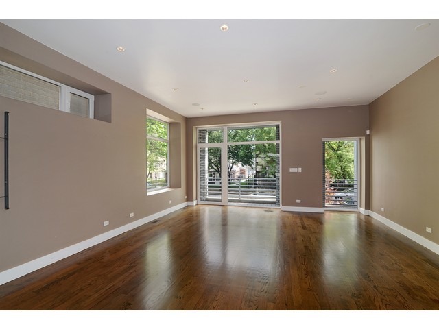 1942 W Crystal St