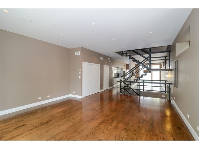 1942 W Crystal St