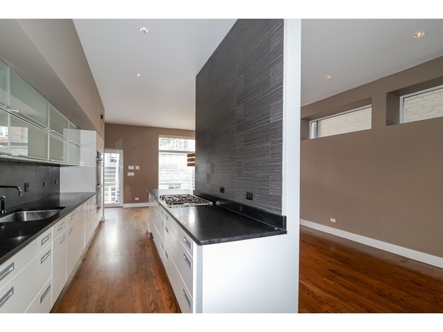1942 W Crystal St
