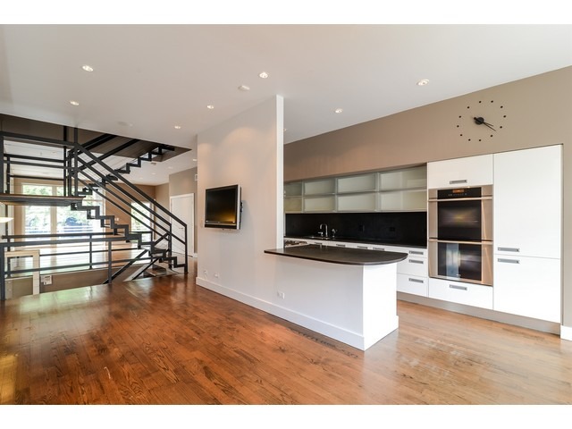 1942 W Crystal St