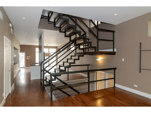 1942 W Crystal St