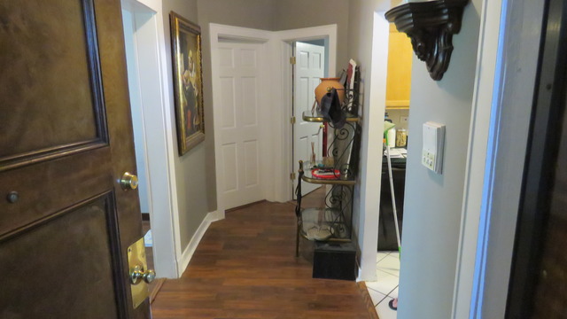 For Sale: 3618 W Ainslie St #APT 2W Chicago, IL 60625