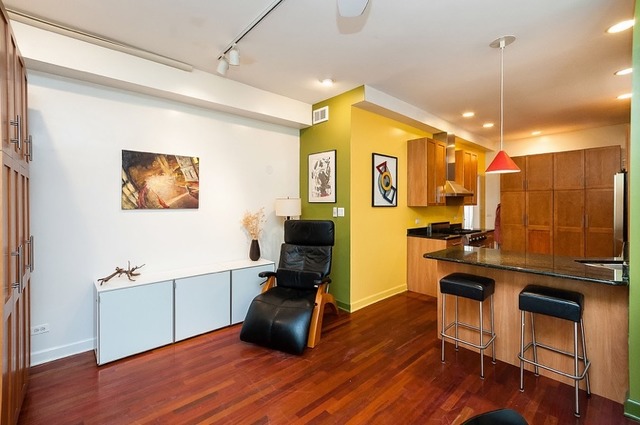 For Sale: 1317 W Greenleaf Ave #1 Chicago, IL 60626