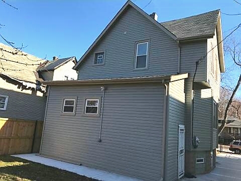 321 W 104th Pl