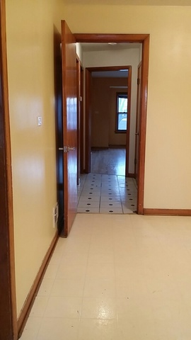 3840 W 70th Pl