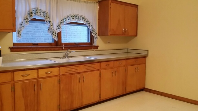 3840 W 70th Pl