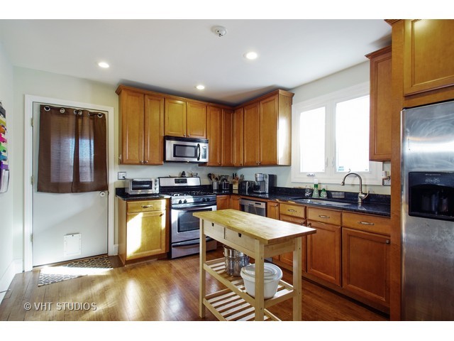 4536 N Kostner Ave